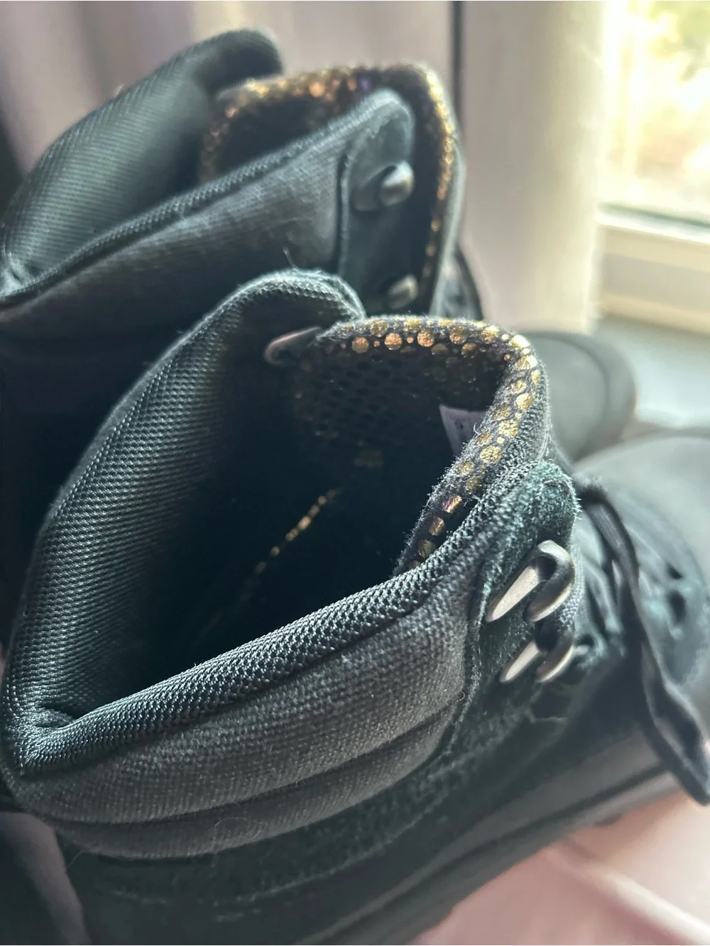 Columbia rugged lace